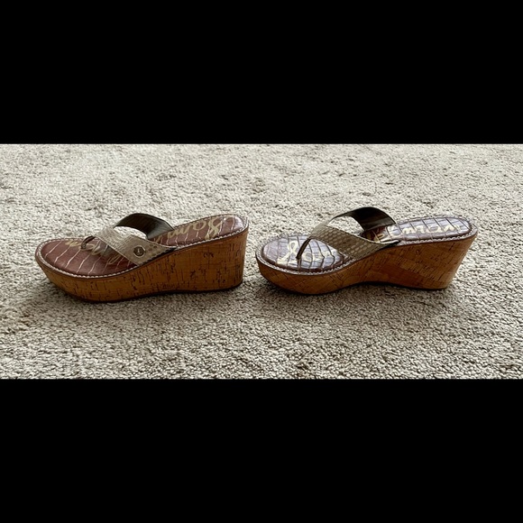 EUC Women’s Sandals - Picture 8 of 9